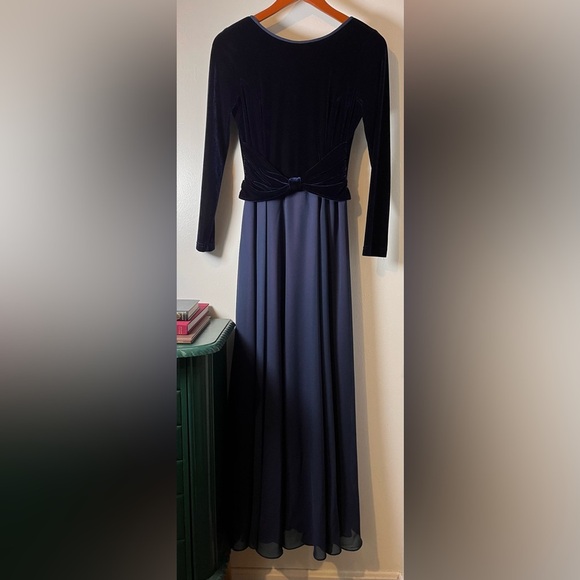 Scott McClintock Dresses & Skirts - Scott McClintock Velvet & Chiffon Holiday Blue Bow Waist Long‎ Gown Dress Sz 6